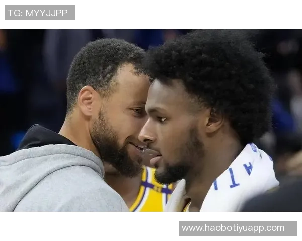 三球调侃布朗尼身材健壮引发热议网友纷纷点赞幽默互动不断