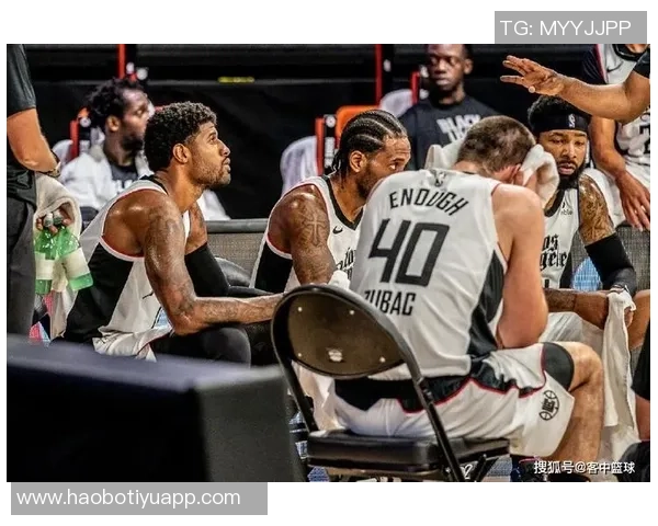 乔治妻子生日聚会合影多位球员太太同框展现友谊与魅力