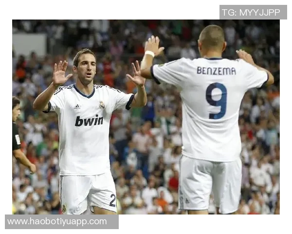 穆里尼奥回忆皇马时期称全胜阿贾克斯因有C罗本泽马伊瓜因助力