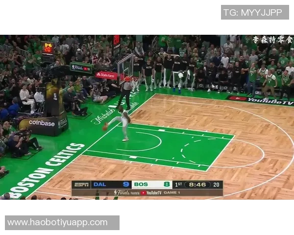 杰伦布朗半场表现平平12投仅4中贡献11分并抢下4个篮板